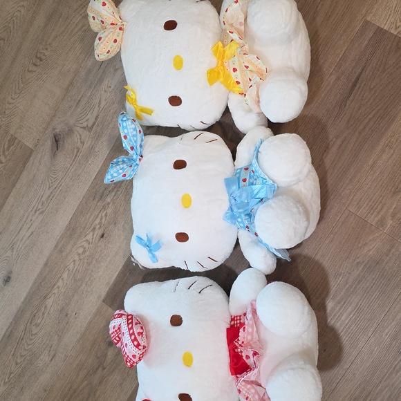 Other - Hello Kitty plushie with blanket